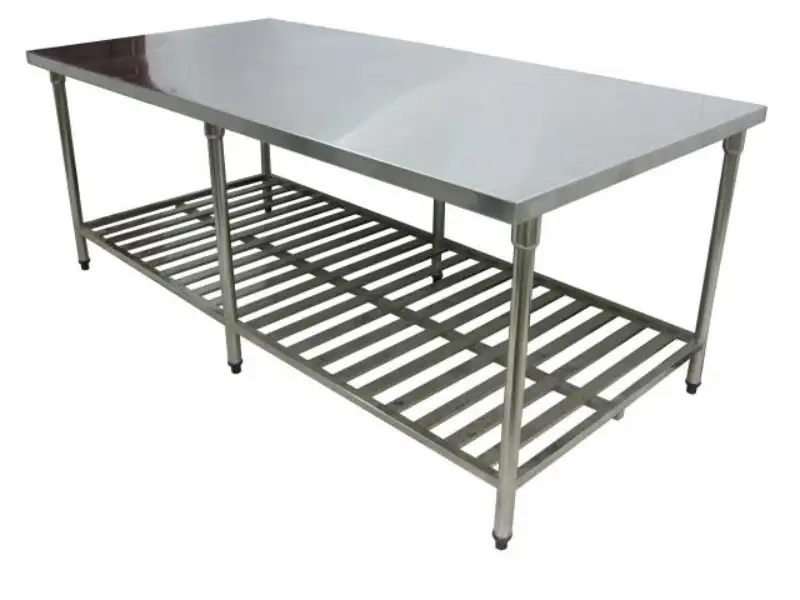 bàn thao tác được làm bằng inox