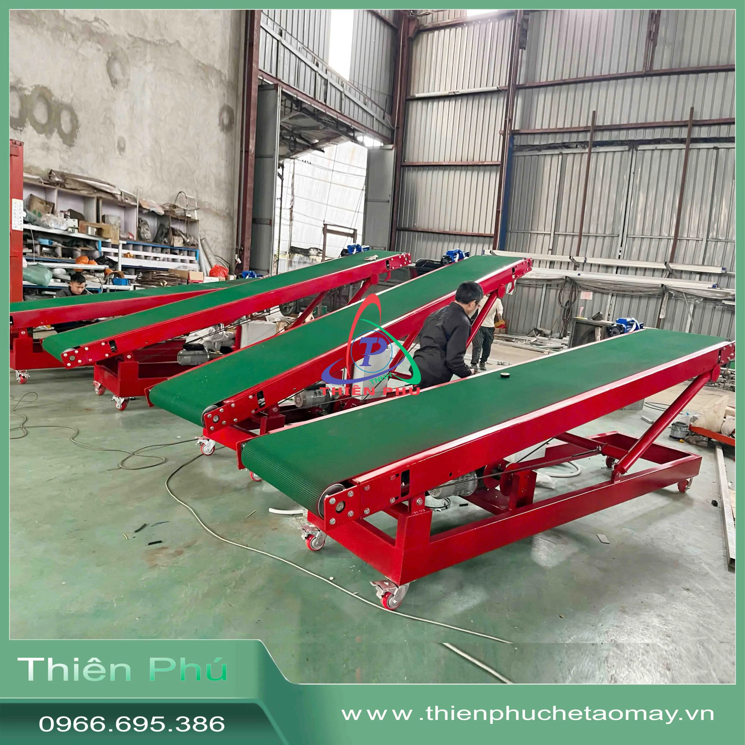 Băng tải chuyển hàng lên container Băng tải nâng hạ tự động cho nhà m